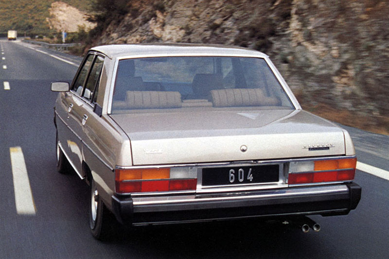 Portrait d'une grande voiture